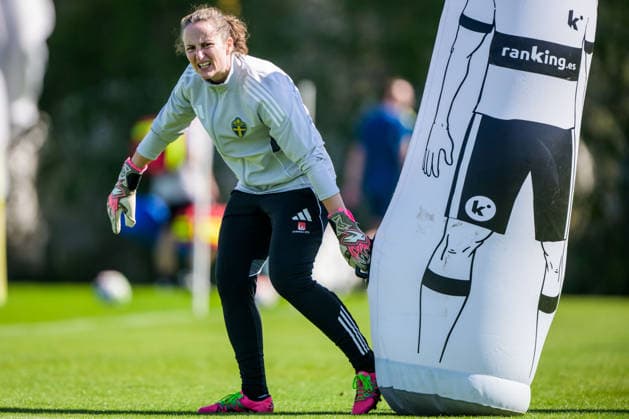 260226 Goalkeeper coach Sofia Lundgren of the Swedish women s national football team at a training session on February 26, 2026 in Albuferia Photo Ludvig Thunman BILDBYRAN code LT LT0774 fotboll football soccer fotball träning practice training sverige sweden dam bbeng  Copyright: LUDVIGxTHUNMAN BB260226LT008