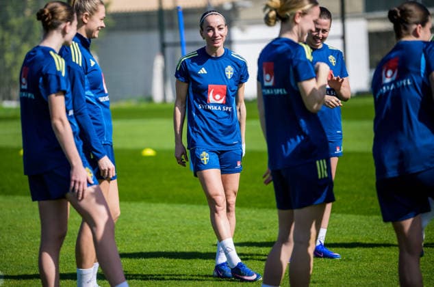 260226 Kosovare Asllani of the Swedish women s national football team at a training session on February 26, 2026 in Albuferia Photo Ludvig Thunman BILDBYRAN code LT LT0774 fotboll football soccer fotball träning practice training sverige sweden dam bbeng  Copyright: LUDVIGxTHUNMAN BB260226LT025