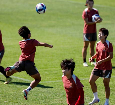 (260226) -- NEWCASTLE, Feb. 26, 2026 -- Players of China attend a training session for the upcoming AFC Women s Asian Cup, in Newcastle, Australia, Feb. 26, 2026. ) (SP) AUSTRALIA-NEWCASTLE-WOMEN S ASIAN CUP-CHINA-TRAINING MaxPing 