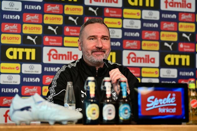 26 02 2026, Football, Men, 2 BL, Season 2025 2026, Press conference Holstein Kiel, first press conference with the new coach Tim Walter Coach Tim Walter at the press conference before the match against SV Elversberg Kiel, Projensdorf Holstein Stadium Schleswig Holstein Germany