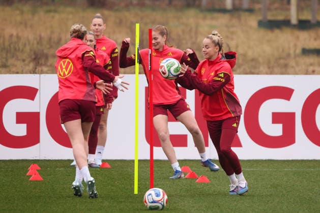 Frankfurt am Main, Germany February 26, 2026 Preparation for the Womens World Cup qualifier Germany vs Slovenia Training In the picture from left Rebecca Knaak Germany , Sjoeke Nüsken Nuesken Germany and Giulia Gwinn Germany during training before the first World Cup qualifier in Frankfurt Copyright: HMBxMedia MadeleinexFantini