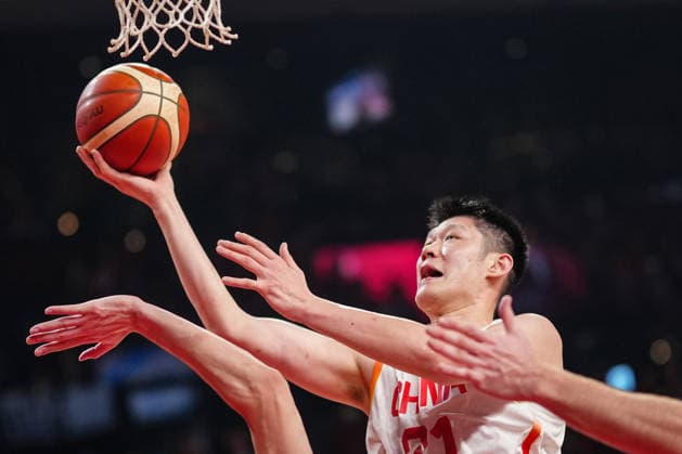 (260226) -- OKINAWA, Feb. 26, 2026 -- Hu Jinqiu of China goes for a layup during the Group B match between China and Japan at the FIBA Basketball World Cup Asian Qualifiers in Okinawa, Japan, Feb. 26, 2026. ) (SP)JAPAN-OKINAWA-BASKETBALL-FIBA WORLD CUP-ASIAN QUALIFIERS-CHN VS JPN JiaxHaocheng 