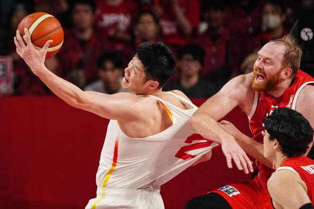 (260226) -- OKINAWA, Feb. 26, 2026 -- Hu Jinqiu (L) of China fights for a rebound during the Group B match between China and Japan at the FIBA Basketball World Cup Asian Qualifiers in Okinawa, Japan, Feb. 26, 2026. ) (SP)JAPAN-OKINAWA-BASKETBALL-FIBA WORLD CUP-ASIAN QUALIFIERS-CHN VS JPN JiaxHaocheng 