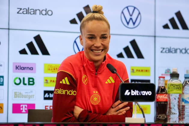Frankfurt am Main, Germany February 26, 2026 Preparation for the Womens World Cup qualifier Germany vs Slovenia Press conference In the picture Giulia Gwinn Germany at the press conference in Frankfurt Copyright: HMBxMedia MadeleinexFantini