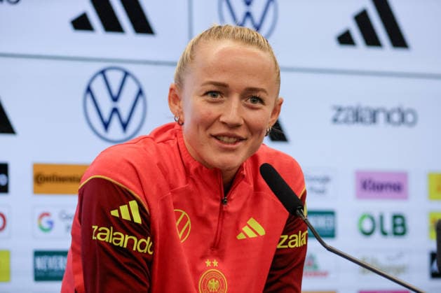 Frankfurt am Main, Germany February 26, 2026 Preparation for the Womens World Cup qualifier Germany vs Slovenia Press conference In the picture Lea Schüller Schueller Germany at the press conference in Frankfurt Copyright: HMBxMedia MadeleinexFantini