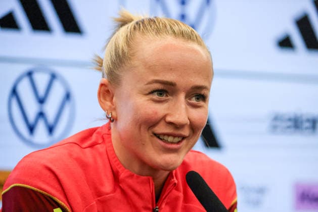 Frankfurt am Main, Germany February 26, 2026 Preparation for the Womens World Cup qualifier Germany vs Slovenia Press conference In the picture Lea Schüller Schueller Germany at the press conference in Frankfurt Copyright: HMBxMedia MadeleinexFantini