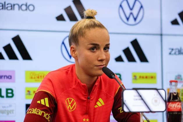Frankfurt am Main, Germany February 26, 2026 Preparation for the Womens World Cup qualifier Germany vs Slovenia Press conference In the picture Giulia Gwinn Germany at the press conference in Frankfurt Copyright: HMBxMedia MadeleinexFantini