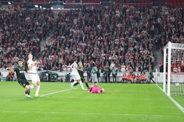 26 02 2026, xrekx, Football UEFA Europa League, VfB Stuttgart Celtic Glasgow v l Goal celebration after the goal to celebrate the goal celebrate 0 1 by Luke McCowan Celtic Glasgow Alexander Nübel Nuebel VfB Stuttgart DFL DFB REGULATIONS PROHIBIT ANY USE OF PHOTOGRAPHS as IMAGE SEQUENCES and or QUASI VIDEO Stuttgart