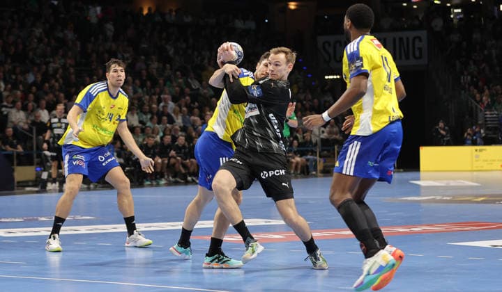 Alex Dujshebaev, Mathias Gidsel duel Match scene Action Sport Handball CL Champions League Champions League Men Season 2025 2026 26 02 2026 Füchse Berlin vs KS Kielce in the Max Schmeling Halle