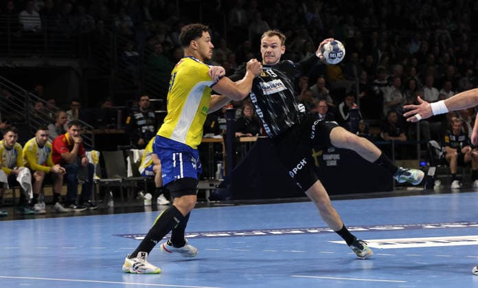 Theo Monar, Mathias Gidsel duel Match scene Action Sport Handball CL Champions League Champions League Men Season 2025 2026 26 02 2026 Füchse Berlin vs KS Kielce in the Max Schmeling Halle