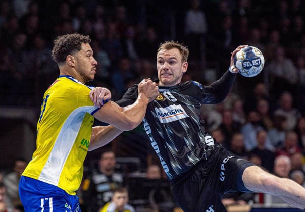 Handball, Men, Season 2025 2026, Champions League Group A, Matchday 12 , Füchse Berlin Industria Kielce, v l Theo Monar Kielce , Mathias Gidsel Füchse Berlin , 26 02 2026, Copyright: xSebastianxRäppold MatthiasxKochx
