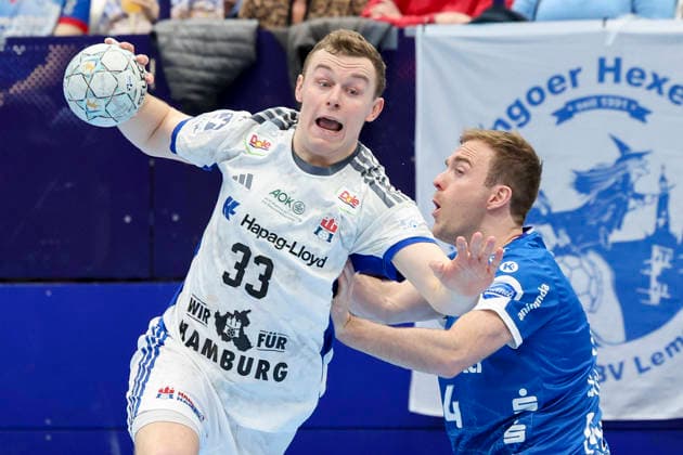 Moritz Sauter Handball Sport Verein Hamburg and Bobby Schagen TBV Lemgo Lippe battle for the ball, DAIKIN Handball Bundesliga, TBV Lemgo Lippe v Handball Sport Verein Hamburg, PHOENIX CONTACT arena on February 26, 2026 in Lemgo, Germany Photo by Marco Steinbrenner DeFodi Images Moritz Sauter Handball Sport Verein Hamburg and Bobby Schagen TBV Lemgo Lippe battle for the ball, DAIKIN Handball Bundesliga, TBV Lemgo Lippe v Handball Sport Verein Hamburg, PHOENIX CONTACT arena, February 26, 2026 in Lemgo, Germany Photo by Marco Steinbrenner DeFodi Images