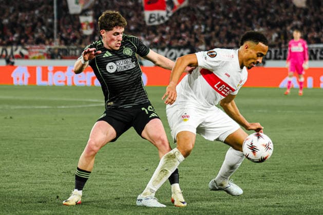 26 02 2026, xhettx, Football UEFA Europa League, VfB Stuttgart Celtic Glasgow v l Luke McCowan Celtic FC, 14 in duel with Jamie Leweling VFB Stuttgart, 18 DFLB DFB REGULATIONS PROHIBIT ANY USE OF PHOTOGRAPHS as IMAGE SEQUENCES and or QUASI VIDEO