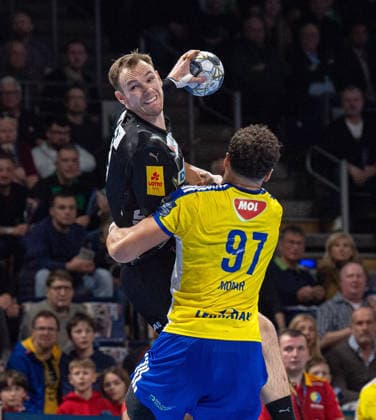 Handball, Men, Season 2025 2026, Champions League Group A, Matchday 12 , Füchse Berlin Industria Kielce, v l Mathias Gidsel Füchse Berlin , Theo Monar Kielce , 26 02 2026, Copyright: xSebastianxRäppold MatthiasxKochx