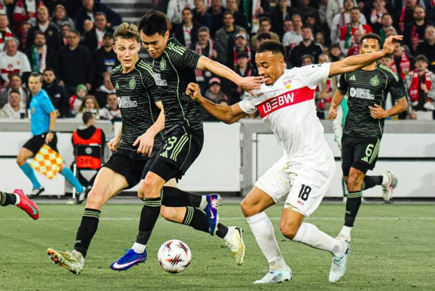 26 02 2026, xhettx, Football UEFA Europa League, VfB Stuttgart Celtic Glasgow v l Hyunjun Yang Celtic FC, 13 fights for the ball against Jamie Leweling VFB Stuttgart, 18 DFLB DFB REGULATIONS PROHIBIT ANY USE OF PHOTOGRAPHS as IMAGE SEQUENCES and or QUASI VIDEO