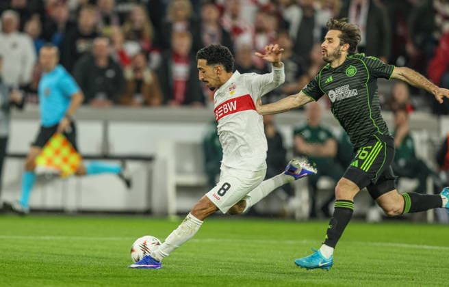 GER, Stuttgart, VfB Stuttgart vs Celtic Glasgow, Europa League, Football, UEFA, Season 2025 2026, MHP Arena, Playoffs, Second leg in picture f l Tiago Tomas VfB Stuttgart 8 , Kyle Ure Celtic Glasgow 46 DFB DFL REGULATIONS PROHIBIT ANY USE OF PHOTOGRAPHS AS IMAGE SEQUENCES AND OR QUASI VIDEO, 26 02 2026 Copyright: HMBxMedia HendrikxHamelau