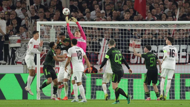 Stuttgart , Europa League VfB Stuttgart vs Celtic Glasgow , Alexander Nübel VfB , Glasgow corner kick