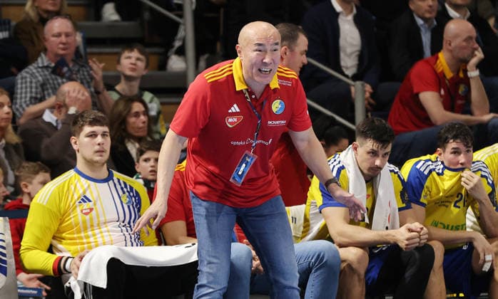Coach Talant Dujshebaev gives instructions Single image Crop Action Sport Handball CL Champions League Champions League Men Season 2025 2026 26 02 2026 Füchse Berlin vs KS Kielce in the Max Schmeling Halle