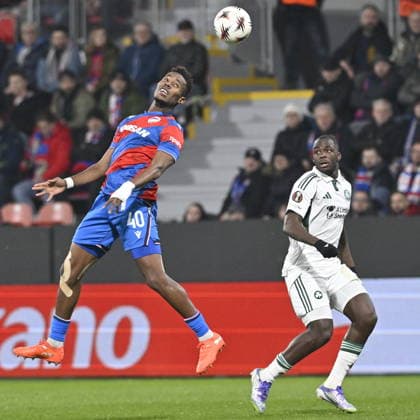 Sampson Dweh of Plzen, left, and Andrews Tetteh of Panathinaikos in action during the European League playoffs return match of 1st round Viktoria Plzen vs Panathinaikos Athens on February 26, 2026 in Pilsen, Czech Republic. (CTKxPhoto MiroslavxChaloupka) CTKPhotoP2026022607509  CTKPhotoP2026022607509
