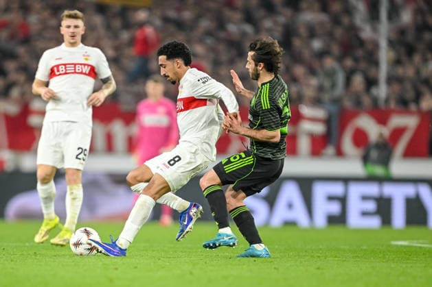 Tiago Tomas VfB Stuttgart and Marcelo Saracchi Celtic FC battle for the ball during the UEFA Europa League 2025 26 Knockout Play off Second Leg match between VfB Stuttgart and Celtic FC at Stuttgart Arena on February 26, 2026 in Stuttgart, Germany Photo by Harry Langer DeFodi Images