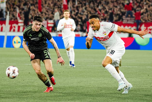 26 02 2026, xhettx, Football UEFA Europa League, VfB Stuttgart Celtic Glasgow v l running duel Colby Donovan Celtic FC, 51 and Jamie Leweling VFB Stuttgart, 18 DFLB DFB REGULATIONS PROHIBIT ANY USE OF PHOTOGRAPHS as IMAGE SEQUENCES and or QUASI VIDEO