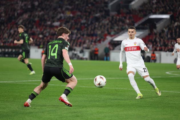 26 02 2026, xrekx, Football UEFA Europa League, VfB Stuttgart Celtic Glasgow v l Luke McCowan Celtic Glasgow Badredine Bouanani VfB Stuttgart DFL DFB REGULATIONS PROHIBIT ANY USE OF PHOTOGRAPHS as IMAGE SEQUENCES and or QUASI VIDEO Stuttgart