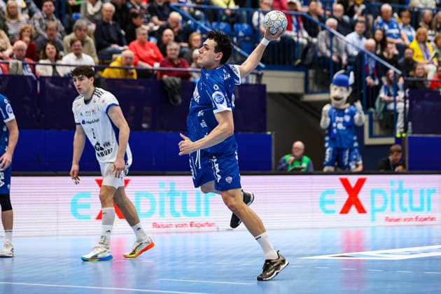 26 02 2026, xKWIx, Handball, DAIKIN Handball Bundesliga, TBV Lemgo Lippe Handball Sport Verein Hamburg, PHOENIX CONTACT Arena Samuel Zehnder TBV Lemgo Lippe 4 at free throw Photo xKamilxWilkowskixPressefotoKochx NRW Germany