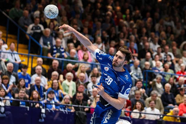 26 02 2026, xKWIx, Handball, DAIKIN Handball Bundesliga, TBV Lemgo Lippe Handball Sport Verein Hamburg, PHOENIX CONTACT Arena Hendrik Wagner TBV Lemgo Lippe 28 at the throw Photo xKamilxWilkowskixPressefotoKochx NRW Germany