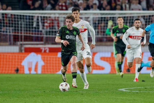 Luke McCowan Celtic Glasgow, 14 and Chema VfB Stuttgart, 30 in running duel , Germany, Football, UEFA Europa League, Play offs, 2025 2026, VfB Stuttgart vs Celtic Glasgow, 26 02 2026, Stuttgart MHP Arena Germany Copyright: xGrantxHubbsx