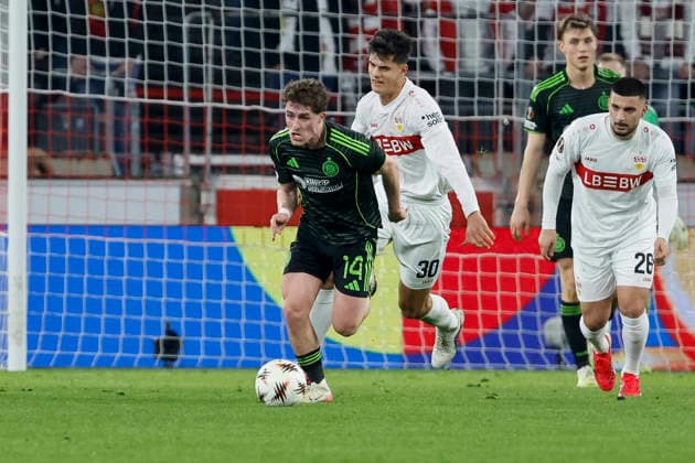 Luke McCowan Celtic Glasgow, 14 and Chema VfB Stuttgart, 30 in running duel , Germany, Football, UEFA Europa League, Play offs, 2025 2026, VfB Stuttgart vs Celtic Glasgow, 26 02 2026, Stuttgart MHP Arena Germany Copyright: xGrantxHubbsx