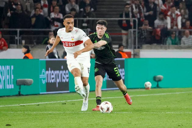 Jamie Leweling VfB Stuttgart, 18 and Colby Donovan Celtic Glasgow, 51 fighting for the ball , Germany, Football, UEFA Europa League, Play offs, 2025 2026, VfB Stuttgart vs Celtic Glasgow, 26 02 2026, Stuttgart MHP Arena Germany Copyright: xGrantxHubbsx