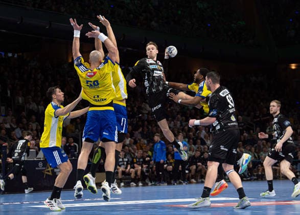 Handball, Men, Season 2025 2026, Champions League Group A, Matchday 12 , Füchse Berlin Industria Kielce, v l Daniel Dujshebaev Kielce , Artsem Karalek Kielce , Theo Monar Kielce , Mathias Gidsel Füchse Berlin , Benoit Kounkoud Kielce , Mijajlo Marsenic Füchse Berlin , Matthes Langhoff Füchse Berlin , 26 02 2026, Copyright: xSebastianxRäppold MatthiasxKochx