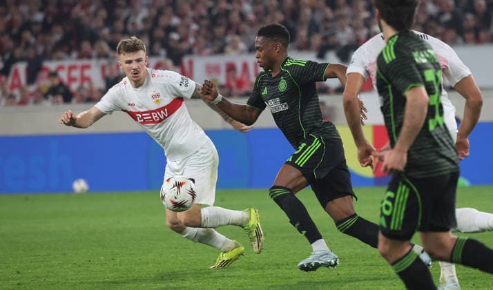 Stuttgart , Europa League VfB Stuttgart vs Celtic Glasgow , from left Finn Jeltsch VfB Junior Adamu Celtic