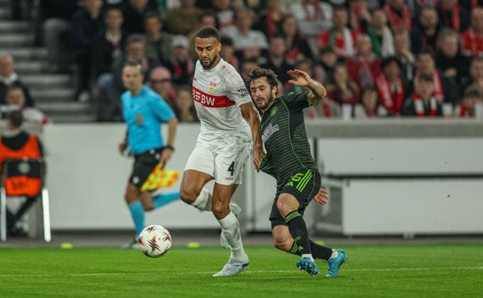 GER, Stuttgart, VfB Stuttgart vs Celtic Glasgow, Europa League, Football, UEFA, Season 2025 2026, MHP Arena, Playoffs, Second leg in picture f l Josha Vagnoman VfB Stuttgart 4 , Marcelo Saracchi Celtic Glasgow 36 DFB DFL REGULATIONS PROHIBIT ANY USE OF PHOTOGRAPHS AS IMAGE SEQUENCES AND OR QUASI VIDEO, 26 02 2026 Copyright: HMBxMedia HendrikxHamelau