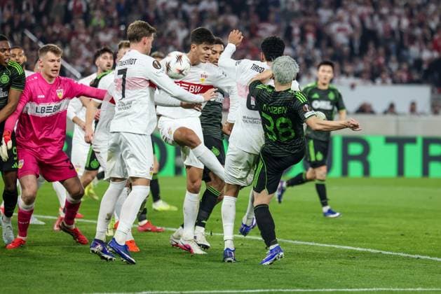 Action in the Stuttgart penalty area with Alexander Nuebel 33 VfB Stuttgart , Junior Adamu 9 Celtic Glasgow FC , Chema Andres 30 VfB Stuttgart , Daizen Maeda 38 Celtic Glasgow FC , Maximilian Mittelstaedt 7 VfB Stuttgart and Tiago Tomas 8 VfB Stuttgart , VfB Stuttgart vs Celtic Glasgow FC, Football, Men, UEFA Europa League, Season 2025 2026, Play off, Round 2 of 2, 26 02 2026 Stuttgart Baden Wuerttemberg Germany Copyright: xkolbert-press MartinxAgüerax