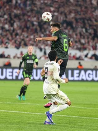 Auston Trusty 6 Celtic Glasgow FC jumps higher for the header than Tiago Tomas 8 VfB Stuttgart , Action, VfB Stuttgart vs Celtic Glasgow FC, Football, Men, UEFA Europa League, Season 2025 2026, Play off, Round 2 of 2, 26 02 2026 Stuttgart Baden Wuerttemberg Germany Copyright: xkolbert-press MartinxAgüerax