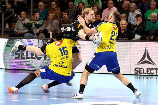 DEU, EHF Champions League, Fuechse Berlin vs Industria Kielce, 26 02 2026, Max Schmeling Halle, Berlin, DEU, EHF Champions League, Fuechse Berlin vs Industria Kielce, in the picture Matthes Langhoff Fuechse Berlin 25 , Jorge Maqueda Industria Kielce 15 , Arkadiusz Moryto Industria Kielce 23 nordphotoxGmbHx xEngler nph00076