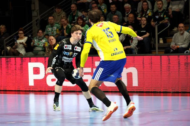 DEU, EHF Champions League, Fuechse Berlin vs Industria Kielce, 26 02 2026, Max Schmeling Halle, Berlin, DEU, EHF Champions League, Fuechse Berlin vs Industria Kielce, in the picture Nils Lichtlein Fuechse Berlin 17 , Jorge Maqueda Industria Kielce 15 nordphotoxGmbHx xEngler nph00076