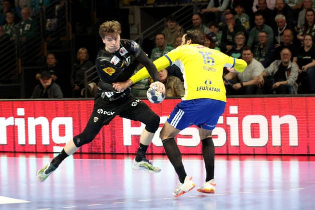 DEU, EHF Champions League, Fuechse Berlin vs Industria Kielce, 26 02 2026, Max Schmeling Halle, Berlin, DEU, EHF Champions League, Fuechse Berlin vs Industria Kielce, in the picture Nils Lichtlein Fuechse Berlin 17 , Jorge Maqueda Industria Kielce 15 nordphotoxGmbHx xEngler nph00076