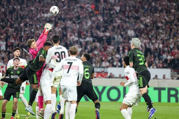 Alexander Nuebel 33 VfB Stuttgart catches a ball but cannot hold on to it completely, with Junior Adamu 9 Celtic Glasgow FC and Chema Andres 30 VfB Stuttgart and Maximilian Mittelstaedt 7 VfB Stuttgart , VfB Stuttgart vs Celtic Glasgow FC, Football, Men, UEFA Europa League, Season 2025 2026, Play off, Round 2 of 2, 26 02 2026 Stuttgart Baden Wuerttemberg Germany Copyright: xkolbert-press MartinxAgüerax
