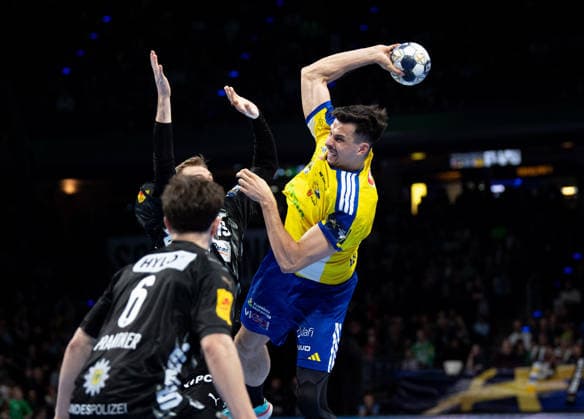 Handball, Men, Season 2025 2026, Champions League Group A, Matchday 12 , Füchse Berlin Industria Kielce, v l Leo Prantner Füchse Berlin , Mathias Gidsel Füchse Berlin , Szymon Sicko Kielce , 26 02 2026, Copyright: xSebastianxRäppold MatthiasxKochx