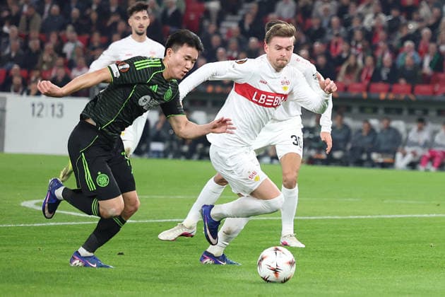 26 02 2026, xrekx, Football UEFA Europa League, VfB Stuttgart Celtic Glasgow v l Hyun jun Yang Celtic Glasgow Maximilian Mittelstädt Mittelstaedt VfB Stuttgart Zweikampf, Aktion, action, battle for the ball DFL DFB REGULATIONS PROHIBIT ANY USE OF PHOTOGRAPHS as IMAGE SEQUENCES and or QUASI VIDEO Stuttgart