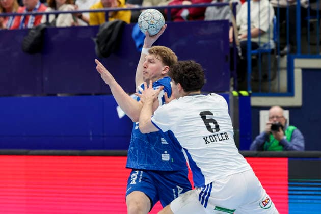 Lukas Hutecek TBV Lemgo Lippe and Elias Kofler Handball Sport Verein Hamburg battle for the ball, DAIKIN Handball Bundesliga, TBV Lemgo Lippe v Handball Sport Verein Hamburg, PHOENIX CONTACT arena on February 26, 2026 in Lemgo, Germany Photo by Marco Steinbrenner DeFodi Images Lukas Hutecek TBV Lemgo Lippe and Elias Kofler Handball Sport Verein Hamburg battle for the ball, DAIKIN Handball Bundesliga, TBV Lemgo Lippe v Handball Sport Verein Hamburg, PHOENIX CONTACT arena, February 26, 2026 in Lemgo, Germany Photo by Marco Steinbrenner DeFodi Images