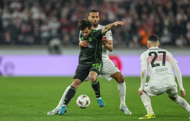 GER, Stuttgart, VfB Stuttgart vs Celtic Glasgow, Europa League, Football, UEFA, Season 2025 2026, MHP Arena, Playoffs, Second leg in picture f l Josha Vagnoman VfB Stuttgart 4 , Marcelo Saracchi Celtic Glasgow 36 , Duel DFB DFL REGULATIONS PROHIBIT ANY USE OF PHOTOGRAPHS AS IMAGE SEQUENCES AND OR QUASI VIDEO, 26 02 2026 Copyright: HMBxMedia HendrikxHamelau