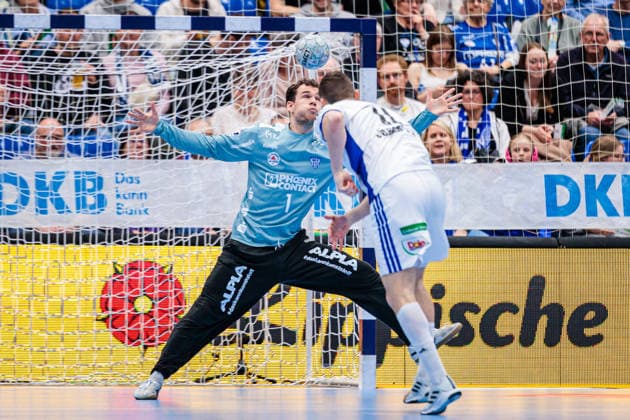f l Constantin Moestl TBV Lemgo Lippe, 01 , Nicolaj Joergensen Handball Sport Verein Hamburg, 11 at the seven-meter 7 meter throw GER, TBV Lemgo Lippe vs Handball Sport Verein Hamburg, Handball, 1 Bundesliga, 23 Matchday, Season 2025 2026, 26 02 2026 GER, TBV Lemgo Lippe vs Handball Sport Verein Hamburg, Handball, 1 Bundesliga, 23 Matchday, Season 2025 2026, 26 02 2026 Lemgo Copyright: xEibner-Pressefoto JanxRollingerx EP_JSK