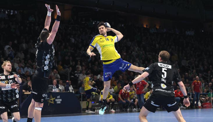 Mijajlo Marsenic, Alex Dujshebaev on the ball, Max Darj duel Game scene Action Sport Handball CL Champions League Champions League Men Season 2025 2026 26 02 2026 Füchse Berlin vs KS Kielce in the Max Schmeling Halle