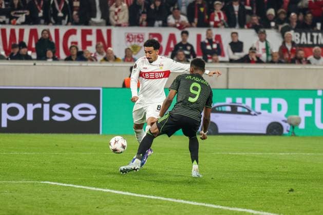Tiago Tomas 8 VfB Stuttgart with a shooting chance, against Junior Adamu 9 Celtic Glasgow FC , VfB Stuttgart vs Celtic Glasgow FC, Football, Men, UEFA Europa League, Season 2025 2026, Play off, Round 2 of 2, 26 02 2026 Stuttgart Baden Wuerttemberg Germany Copyright: xkolbert-press MartinxAgüerax