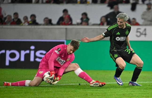 duel, action goalkeeper Alexander Nuebel VfB Stuttgart 33 vs Daizen Maeda Celtic Glasgow FC 38 VfB Stuttgart vs Celtic Glasgow FC EUROPA LEAGUE EL 26 02 2026 DFL REGULATIONS PROHIBIT ANY USE OF PHOTOGRAPHS AS IMAGE SEQUENCES AND OR QUASI VIDEO VfB Stuttgart vs Celtic Glasgow FC EL