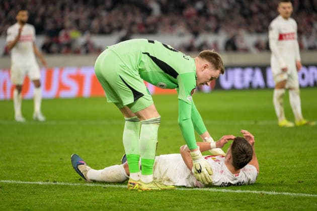Soccer, UEFA Europa League, 20260226, VfB Stuttgart Celtic Glasgow Pictured from l Goalkeeper Viljami SINISALO glasgow 12 Ermedin DEMIROVIC stuttgart 9 battered on the ground Stuttgart MHP Arena Baden Württemberg Germany Copyright: Passion2Press MarkusxFischerx