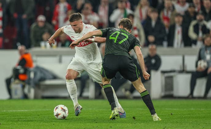 GER, Stuttgart, VfB Stuttgart vs Celtic Glasgow, Europa League, Football, UEFA, Season 2025 2026, MHP Arena, Playoffs, Second leg in picture f l Ermedin Demirovic VfB Stuttgart 9 , Dane Murray Celtic Glasgow 47 , Duel DFB DFL REGULATIONS PROHIBIT ANY USE OF PHOTOGRAPHS AS IMAGE SEQUENCES AND OR QUASI VIDEO, 26 02 2026 Copyright: HMBxMedia HendrikxHamelau